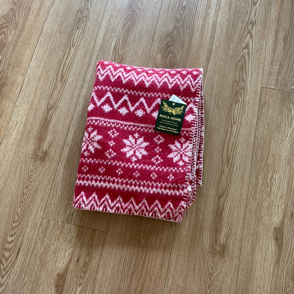 Red Snowflake Throw Blanket